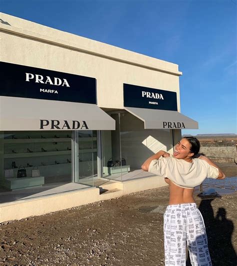 prada marfa gossip girl|prada marfa instagram captions.